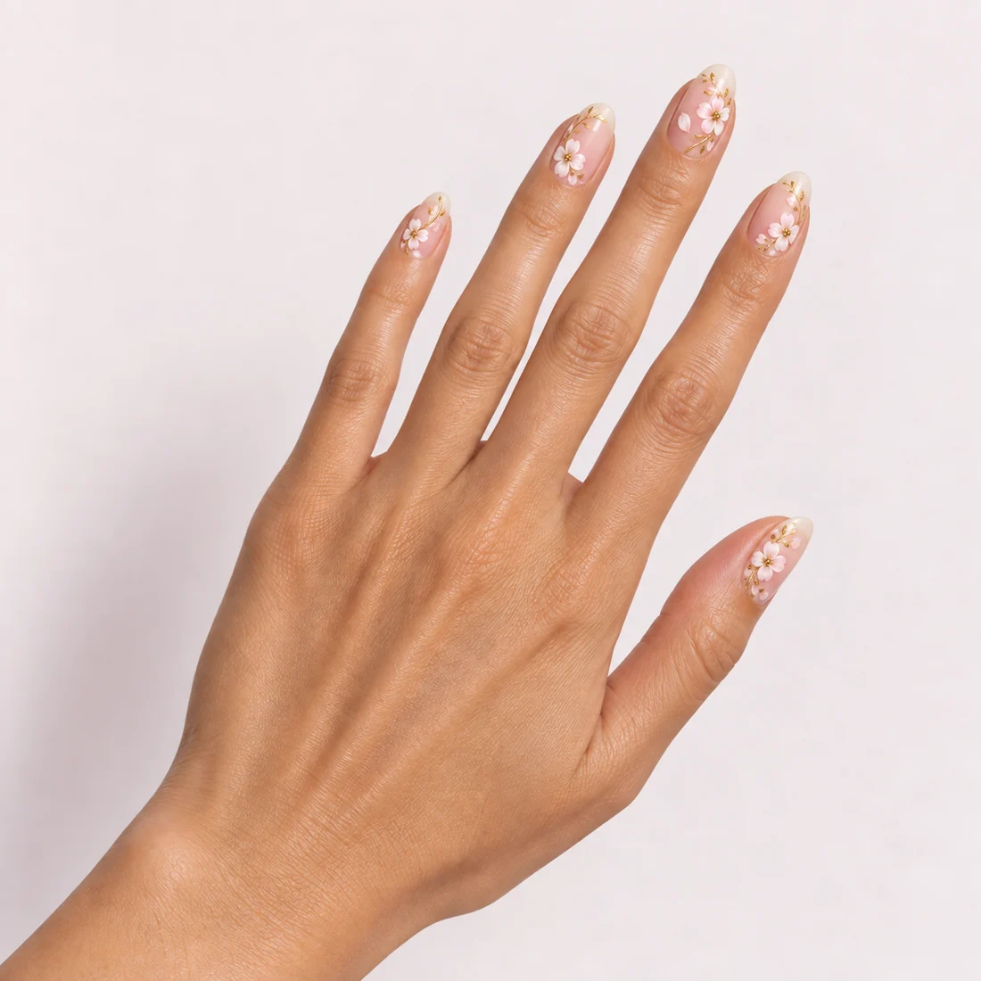 Design-Inspiration: rosafarbene Nägel mit Blumen und goldenen Details, KI-generiertes Motiv